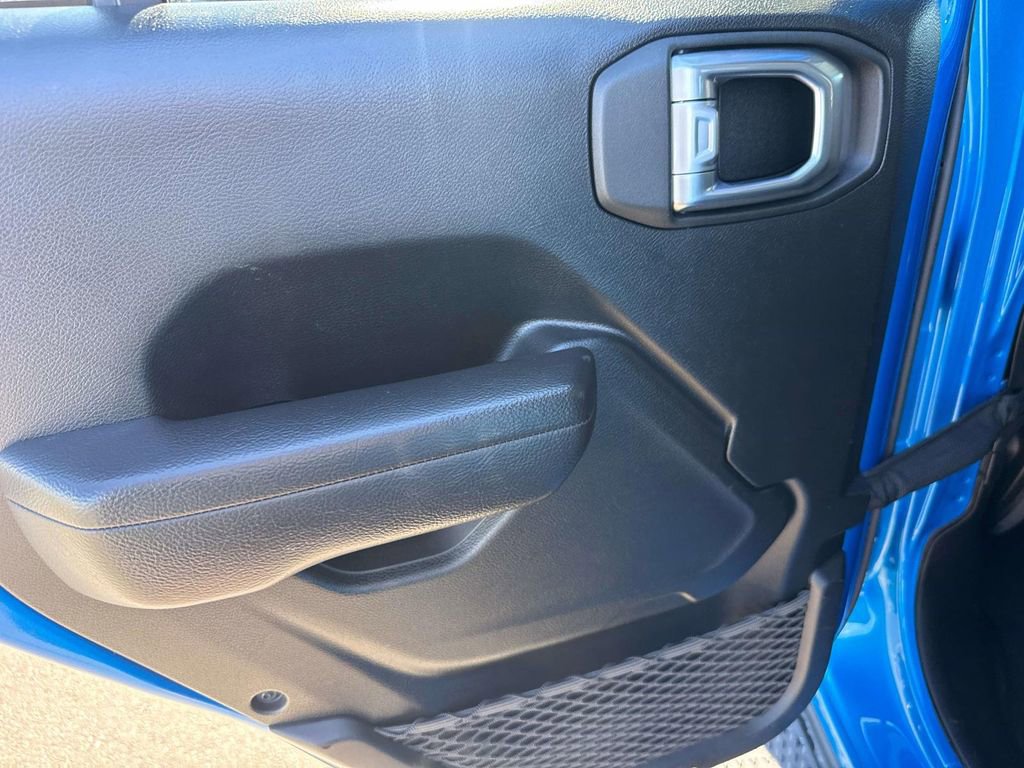 Used 2022 Jeep Gladiator Sport image 10