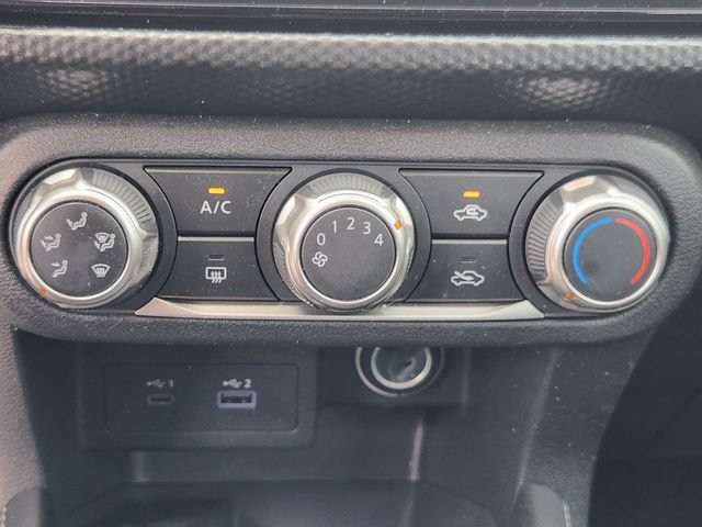Used 2023 Nissan Kicks SV w/ Interior Electronics Package FWD image 18
