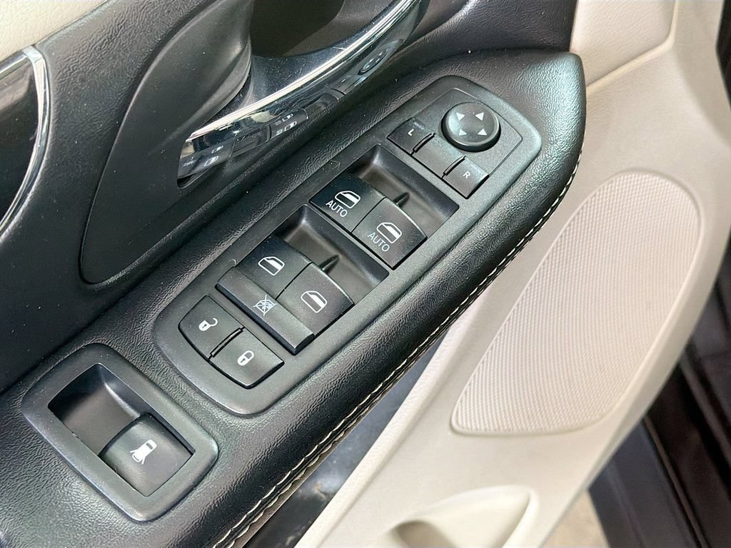 Used 2019 Dodge Grand Caravan SXT FWD image 18