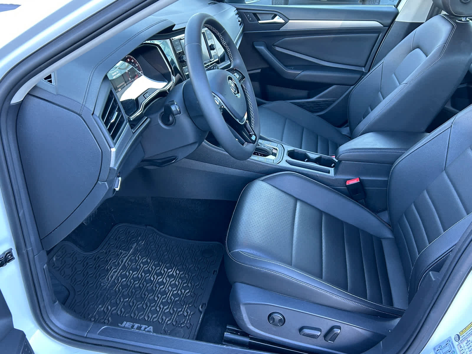 Used 2021 Volkswagen Jetta SE image 24