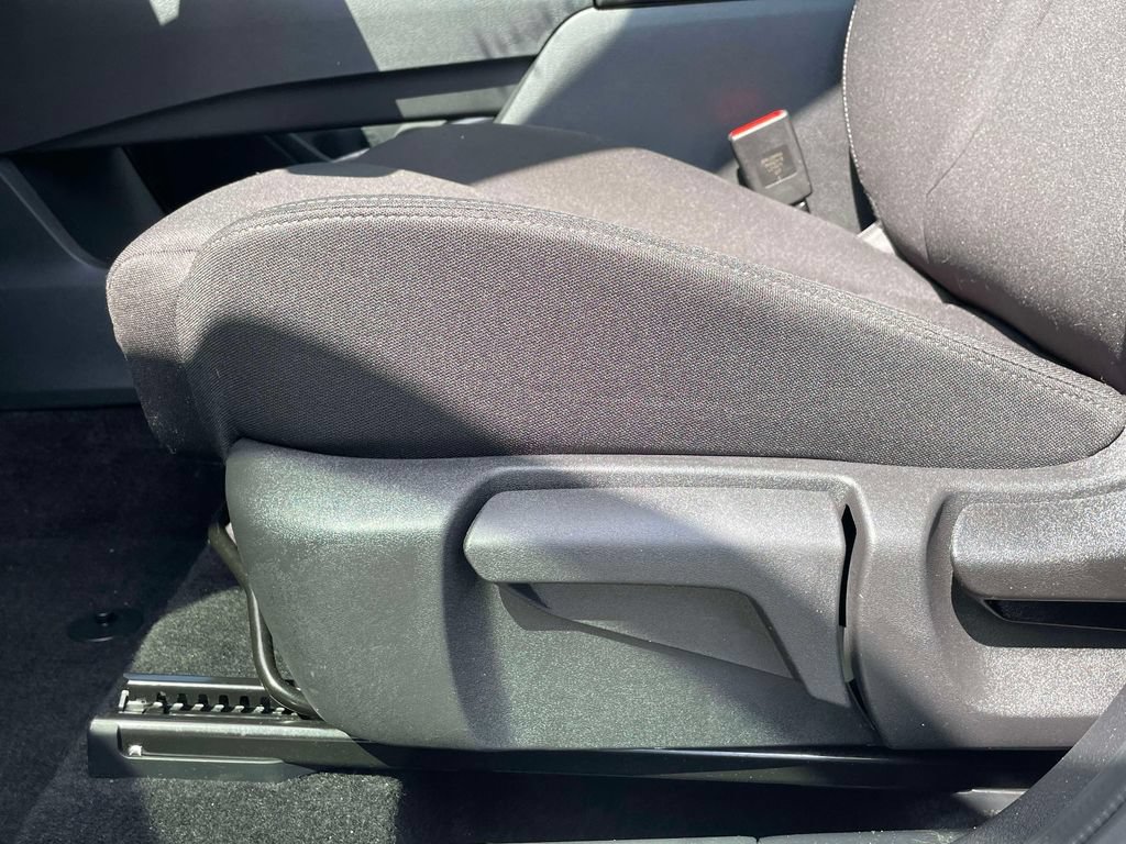 Used 2023 Nissan Rogue S AWD/4WD image 16