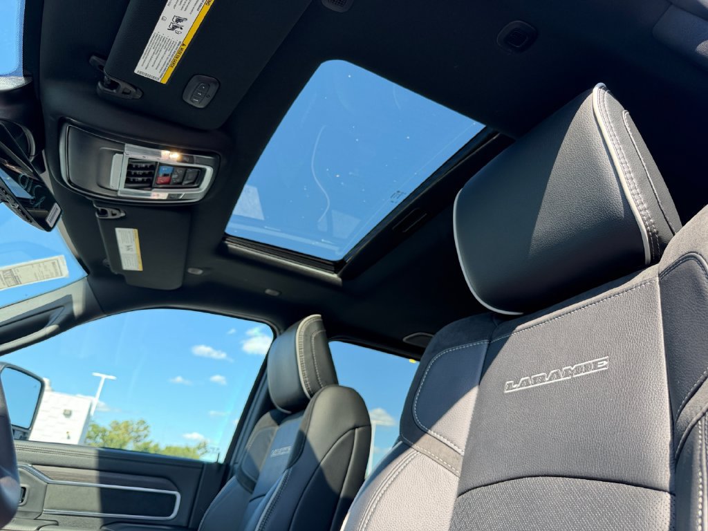 New 2026 RAM 3500 Laramie AWD/4WD image 17