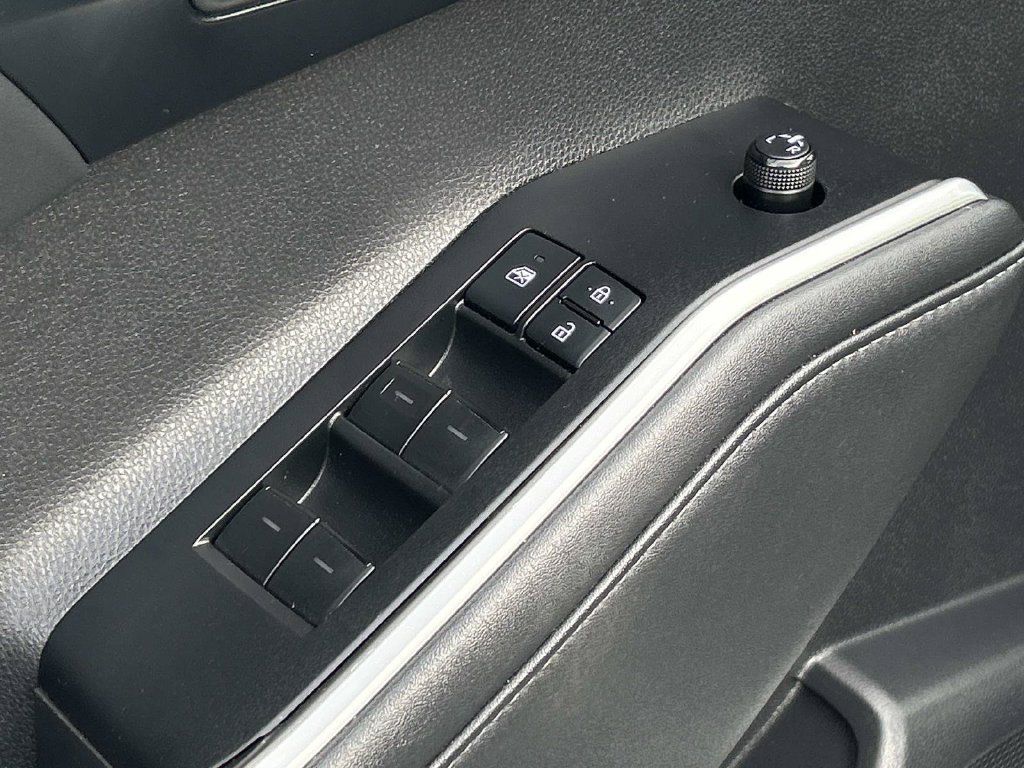 Used 2020 Toyota Highlander XLE AWD/4WD image 24