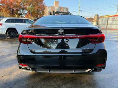 Used 2019 Toyota Avalon XLE w/ Moonroof Package FWD image 4