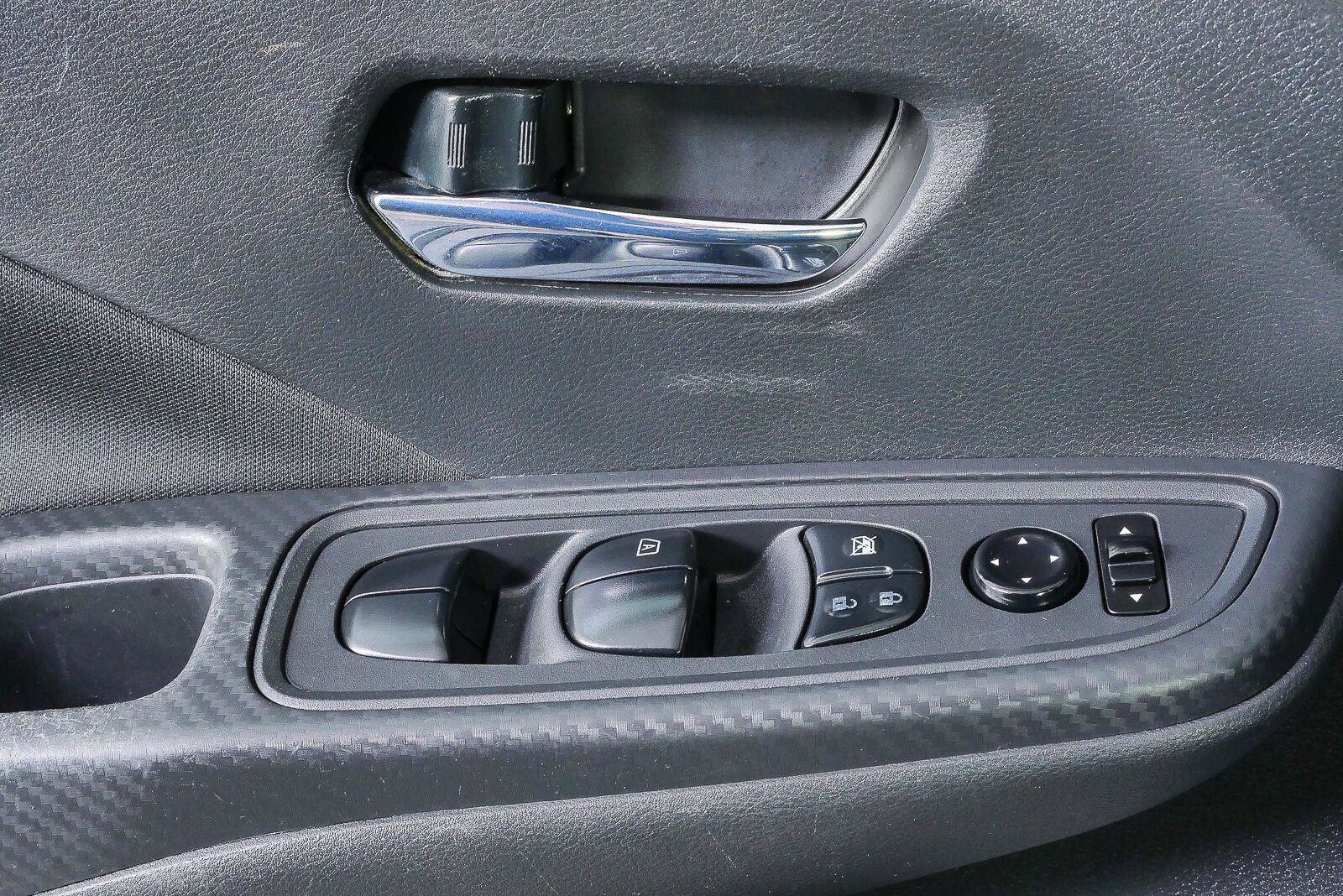 Used 2021 Nissan Versa SV FWD image 6