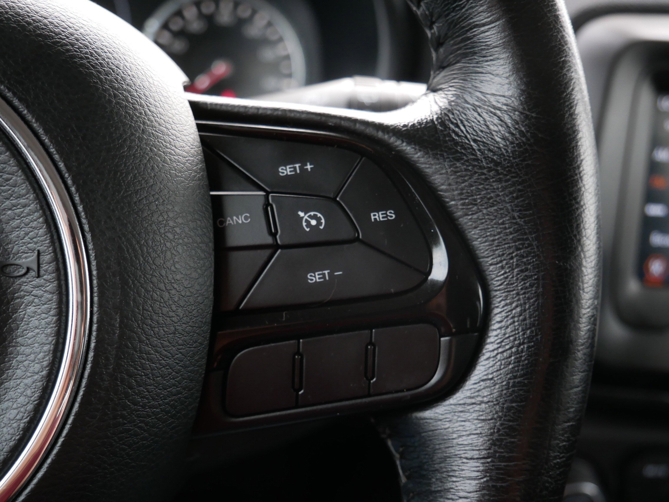 Used 2018 Jeep Renegade Altitude FWD image 29