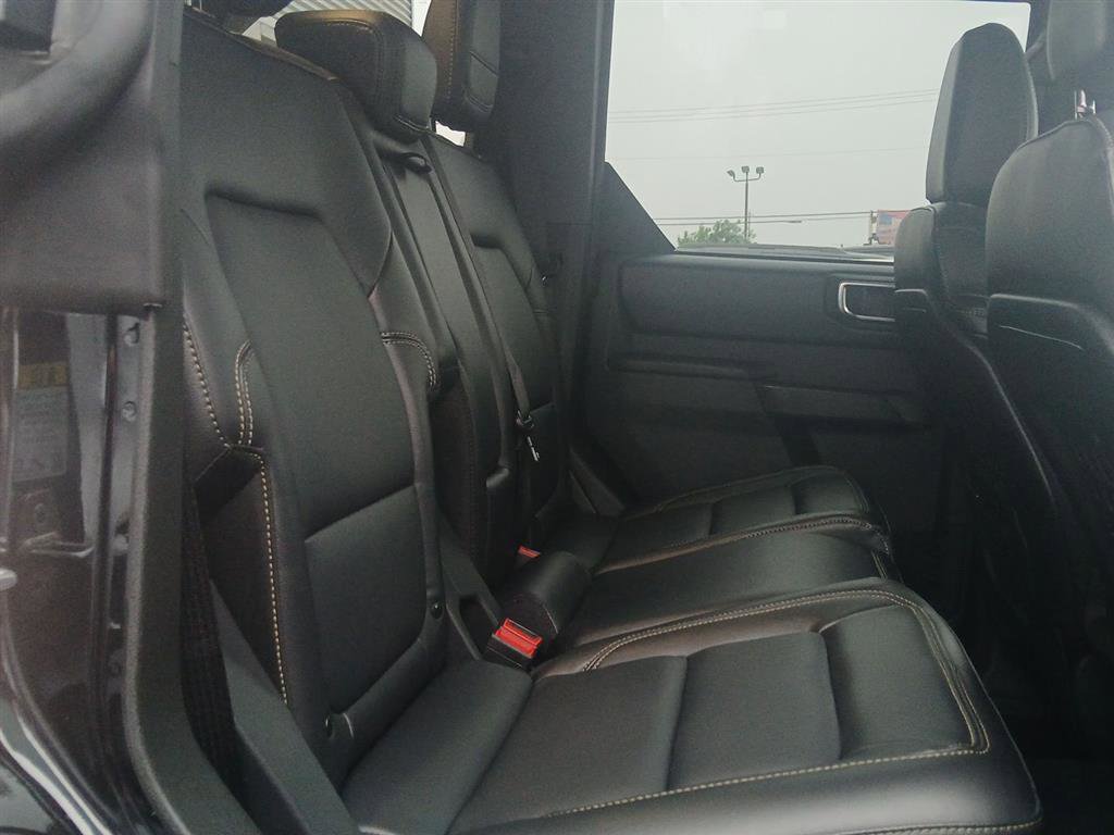 Used 2025 Ford Bronco Badlands AWD/4WD image 14