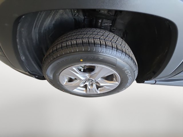 Used 2025 Toyota RAV4 XLE AWD/4WD image 9