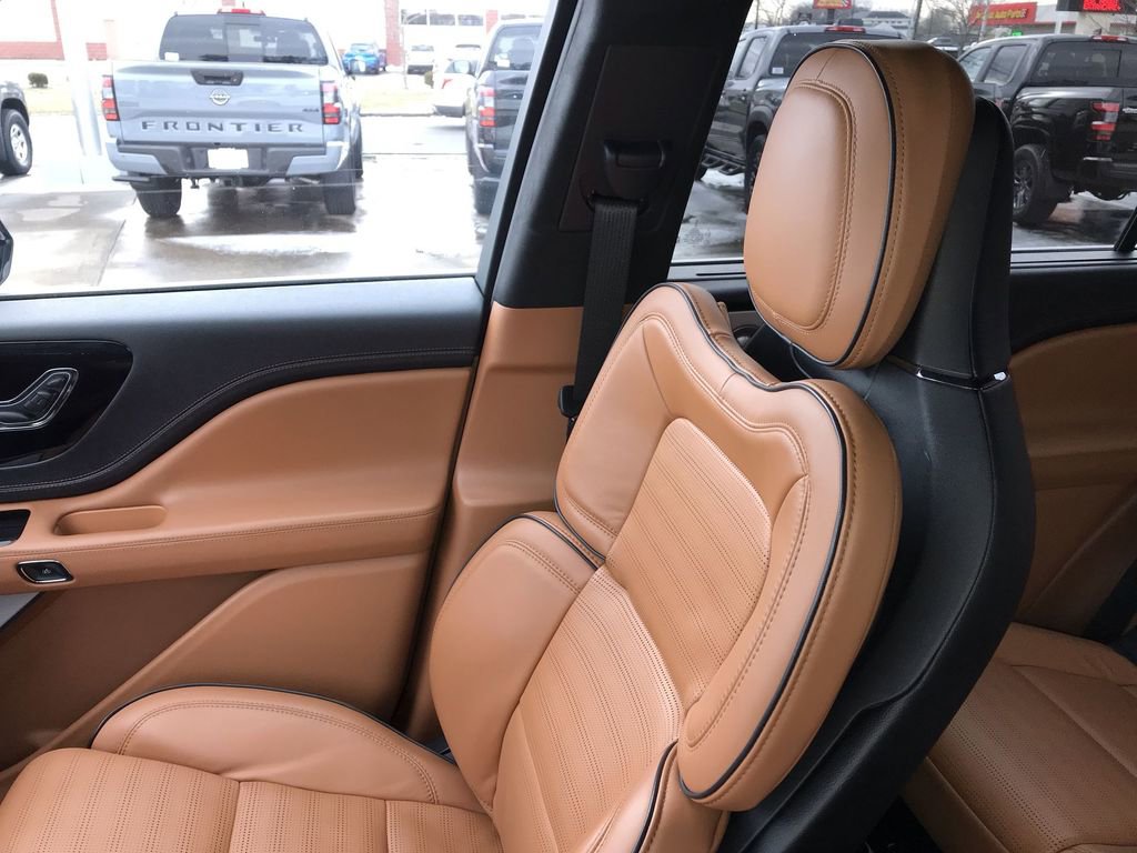 Used 2025 Lincoln Aviator Black Label AWD/4WD image 25