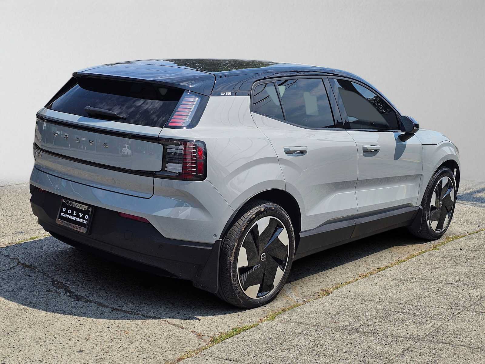 Certified 2025 Volvo EX30 Ultra AWD/4WD image 3