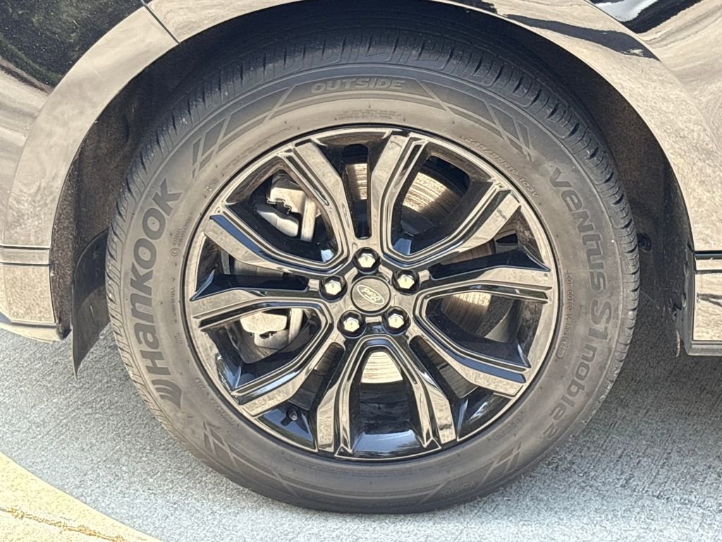 Used 2024 Ford Edge SE w/ Black Appearance Package image 11