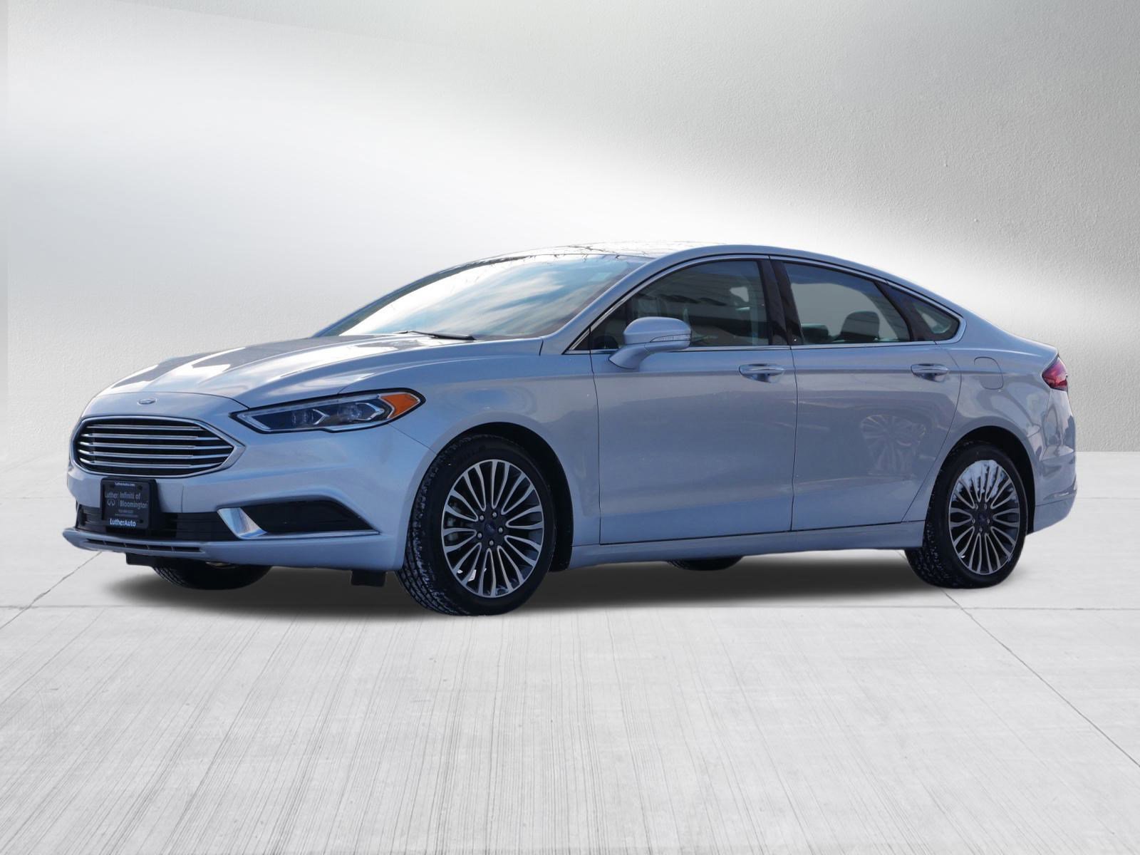 Used 2018 Ford Fusion SE w/ Fusion SE Technology Package image 3