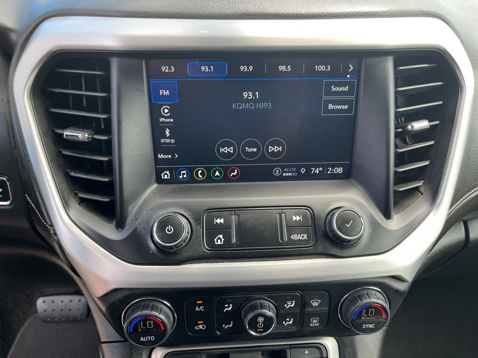 Used 2023 GMC Acadia SLT image 17