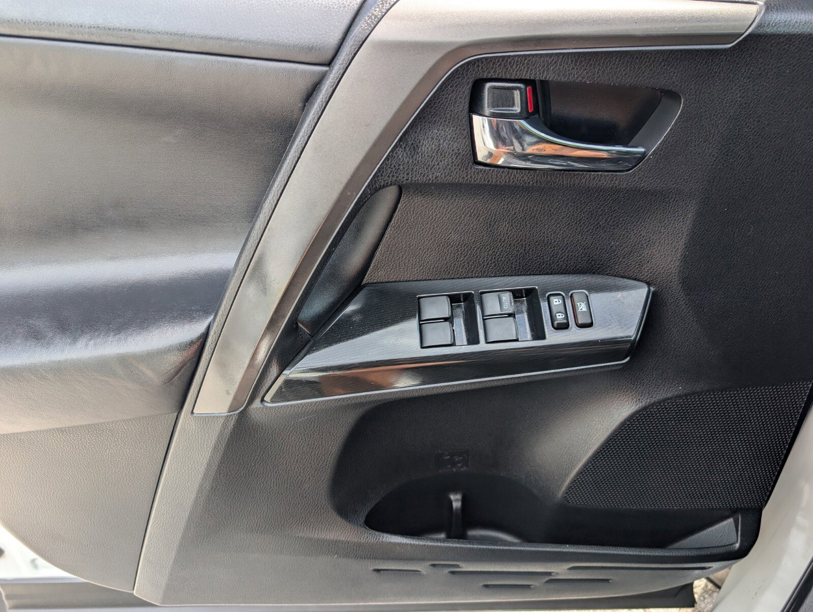 Used 2017 Toyota RAV4 SE w/ Power Extra Value Package image 36