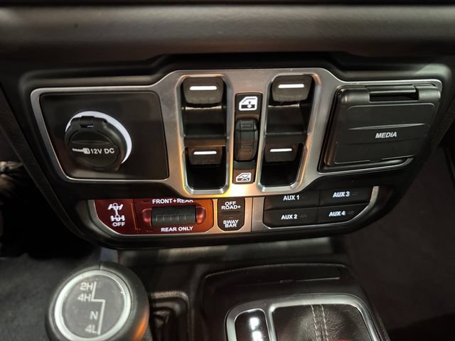 Used 2024 Jeep Gladiator Rubicon w/ Convenience Group AWD/4WD image 19
