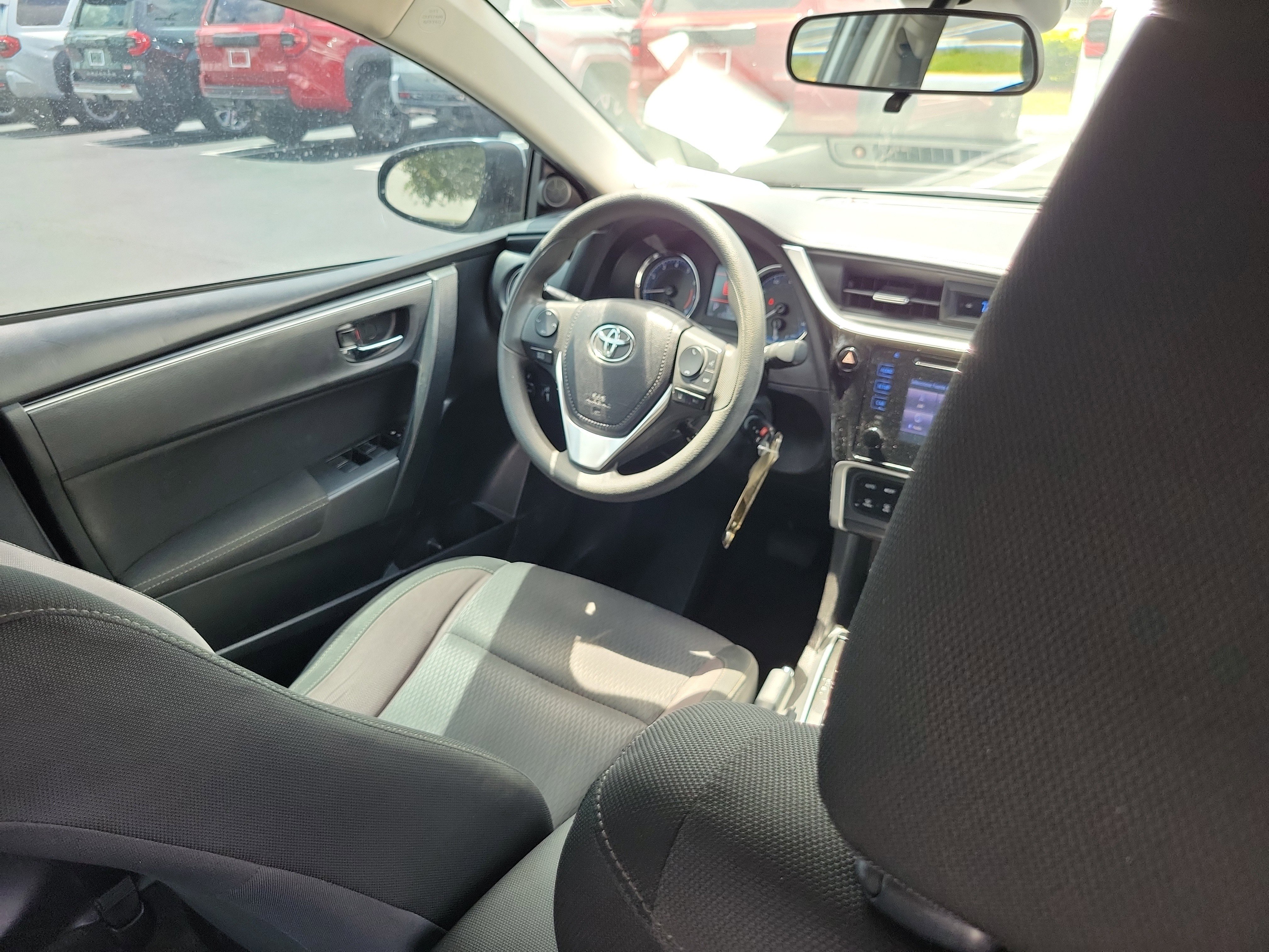 Used 2019 Toyota Corolla LE FWD image 14
