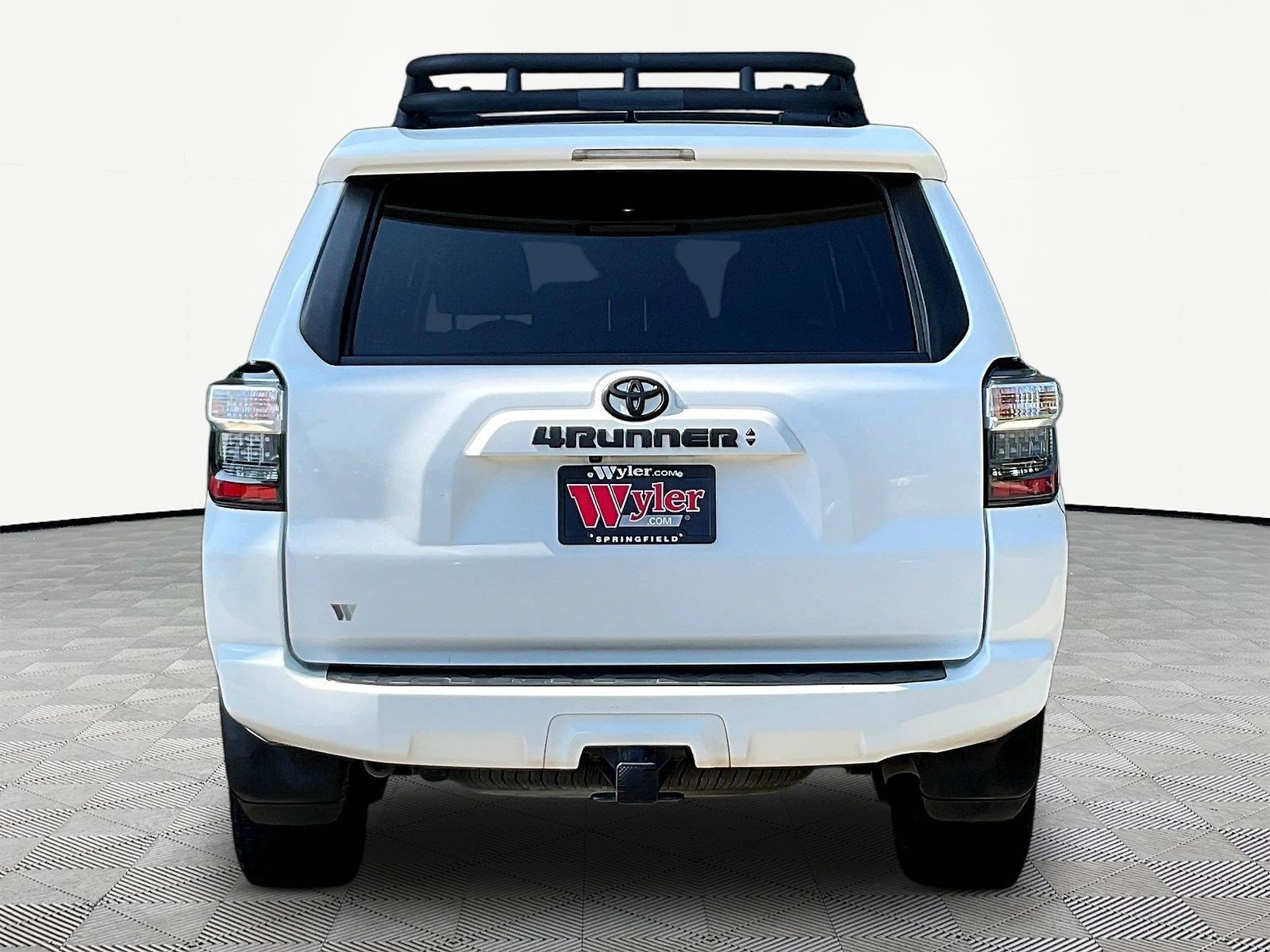 Used 2022 Toyota 4Runner SR5 Premium w/ Moonroof Package AWD/4WD image 5