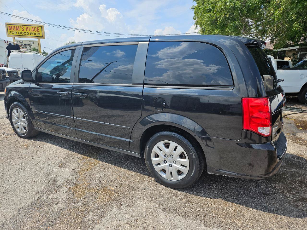 Used 2016 Dodge Grand Caravan SE w/ Quick Order Package 29E SE FWD image 4
