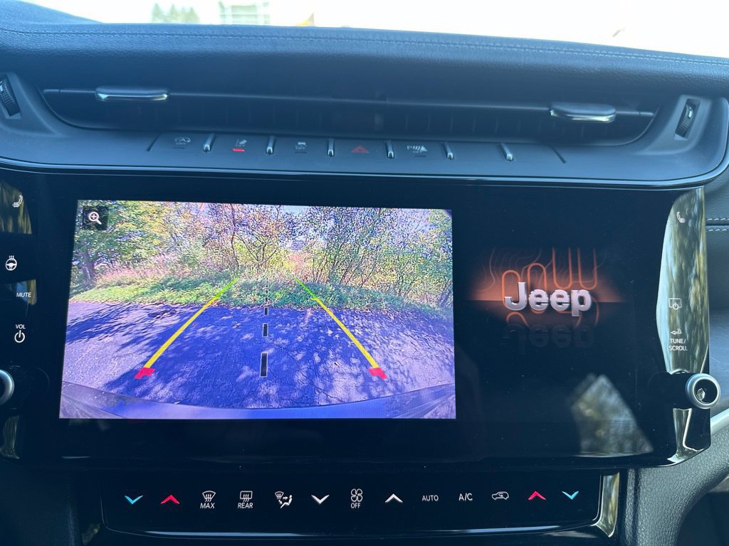 Used 2026 Jeep Grand Cherokee Limited AWD/4WD image 29