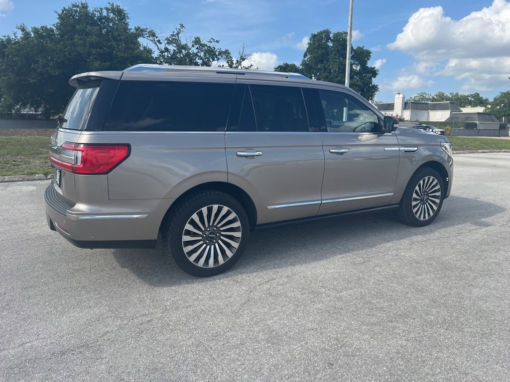 Used 2019 Lincoln Navigator Reserve AWD/4WD image 3