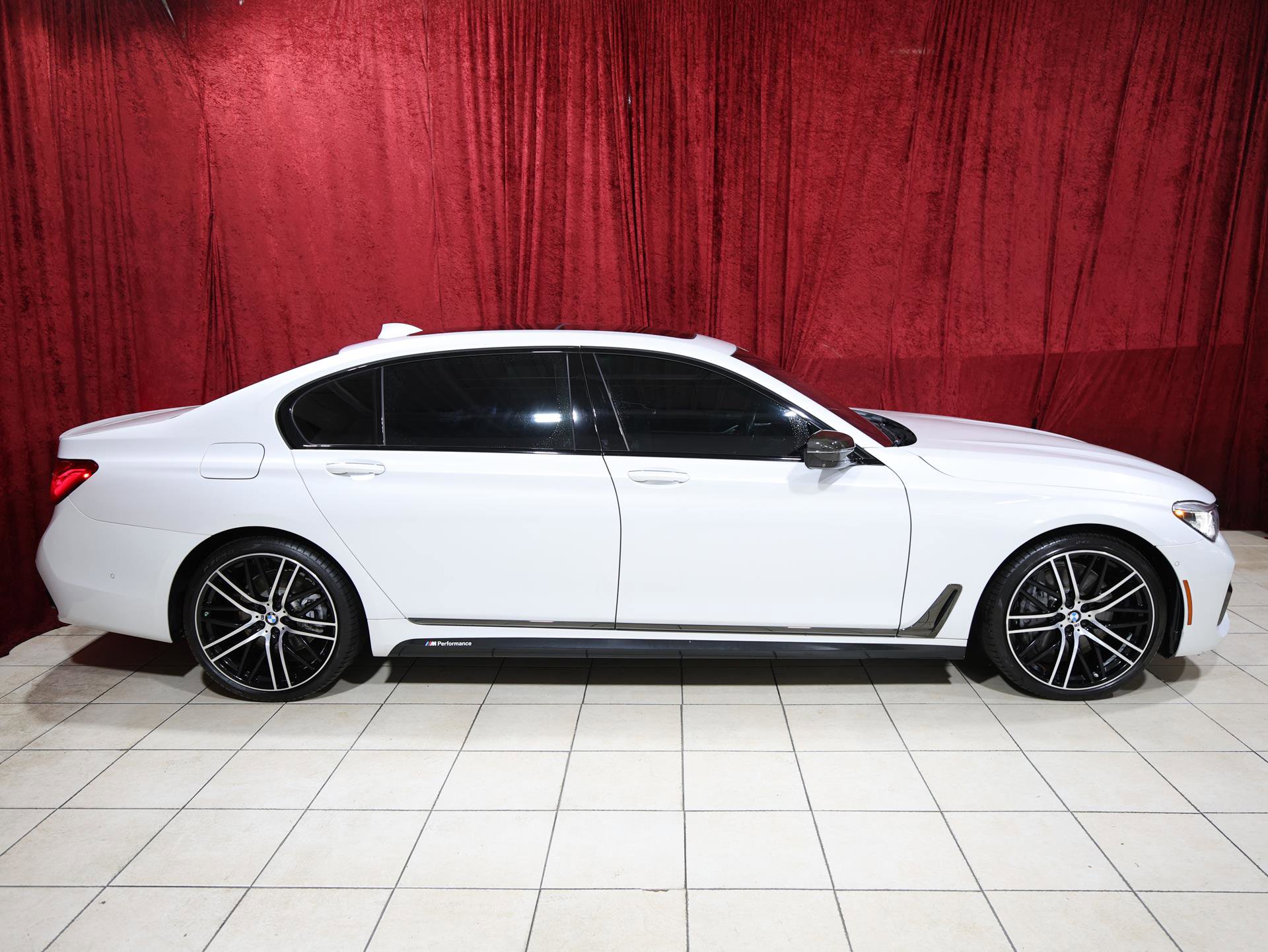 Used 2019 BMW 750i w/ Executive Package RWD image 8