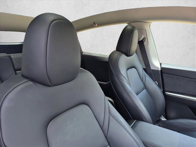 Used 2025 Tesla Model Y Long Range AWD/4WD image 16