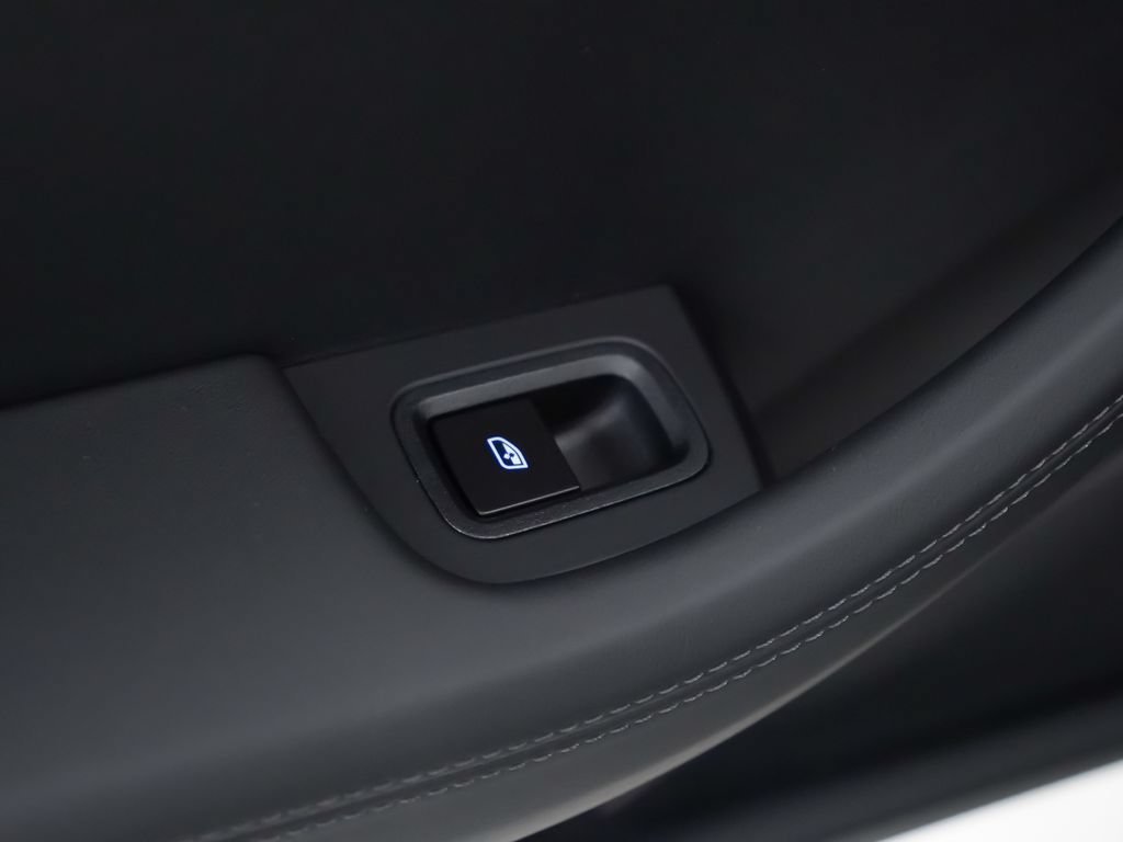 Certified 2025 Porsche Panamera 4 AWD/4WD image 16