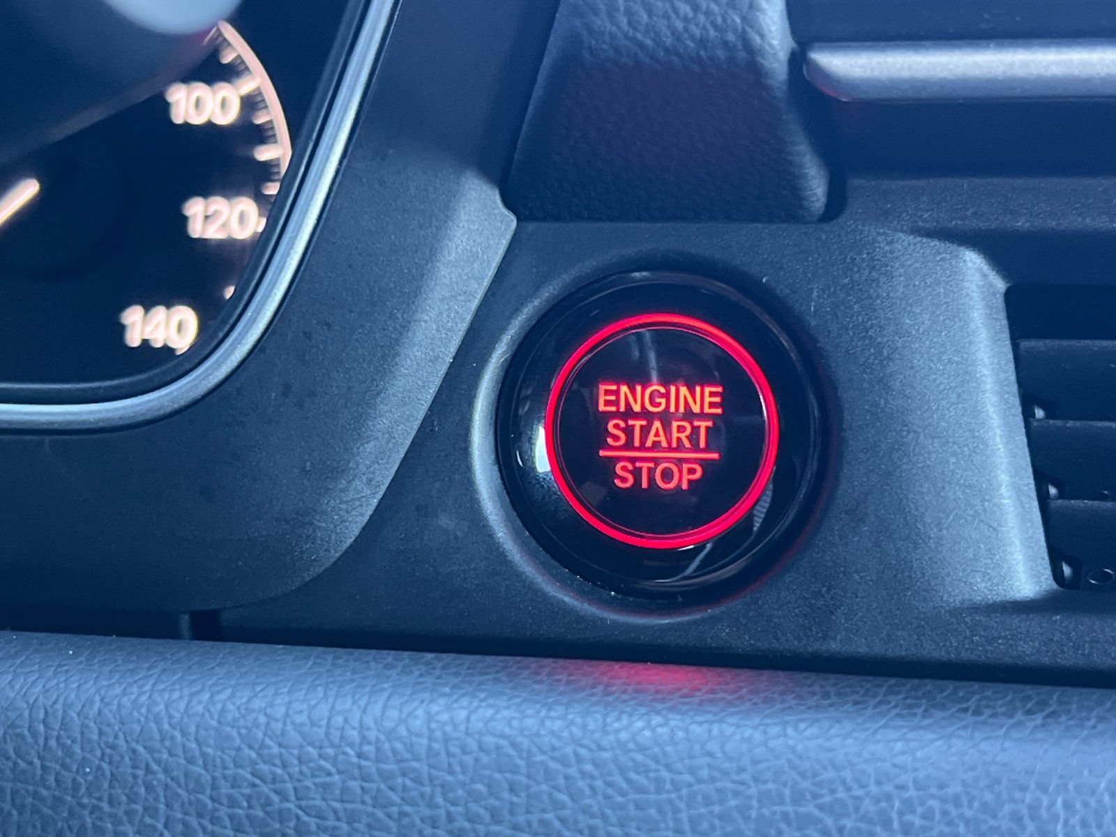 Certified 2025 Honda Pilot Sport image 23