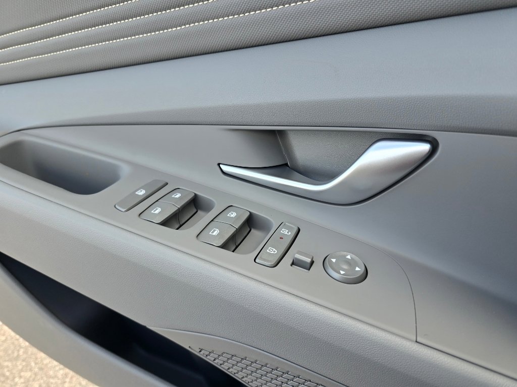 New 2026 Hyundai Elantra Sport FWD image 17