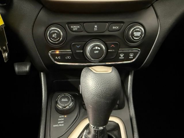Used 2016 Jeep Cherokee 75th Anniversary AWD/4WD image 23