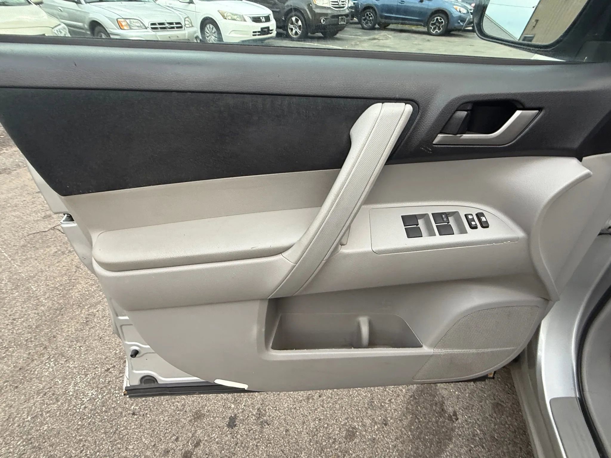 Used 2013 Toyota Highlander SE image 26