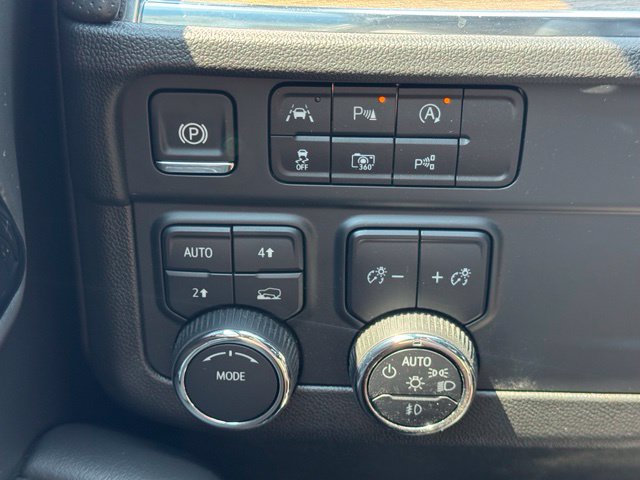 Used 2025 Chevrolet Suburban High Country AWD/4WD image 26