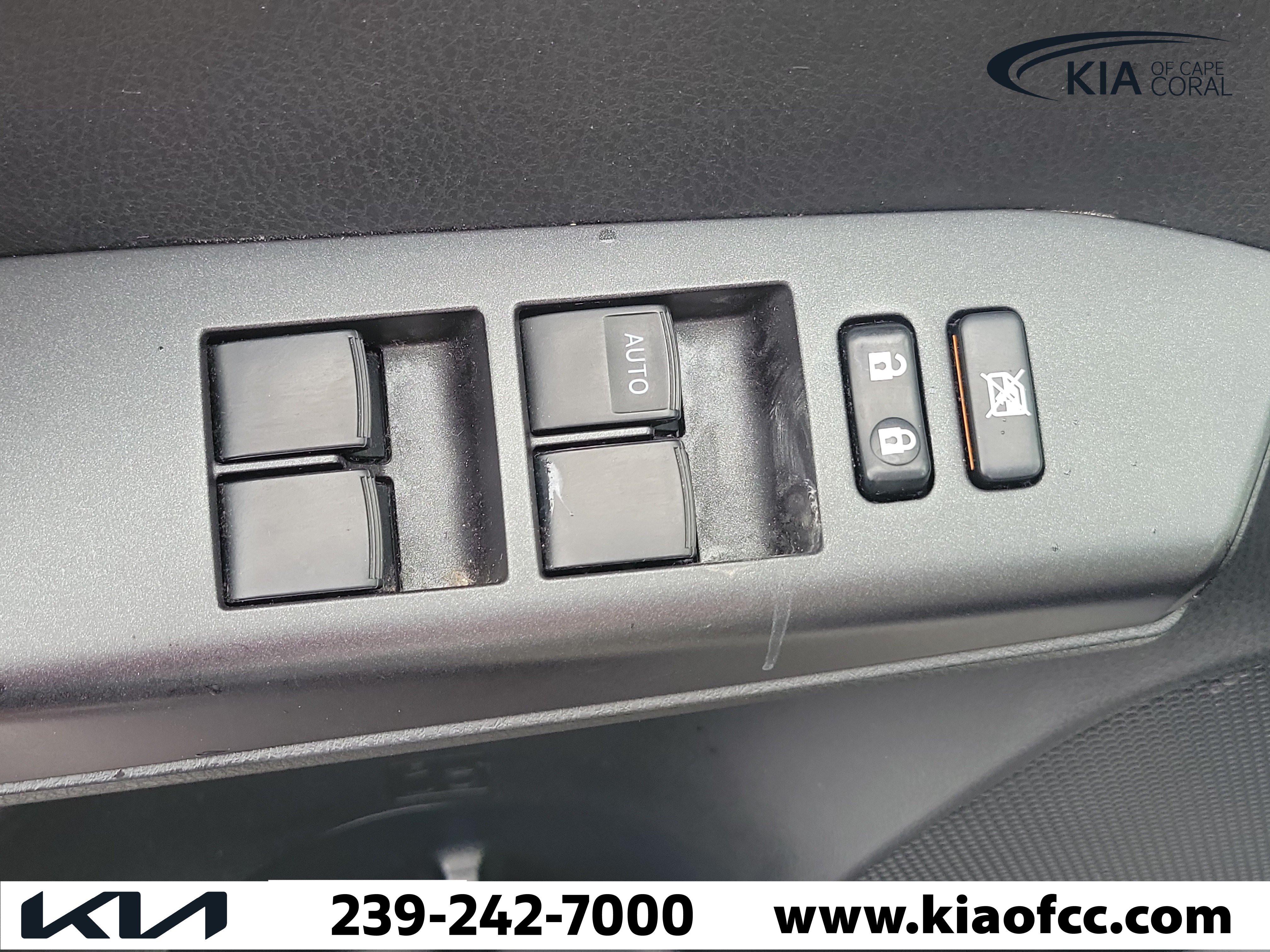 Used 2016 Toyota RAV4 XLE AWD/4WD image 25