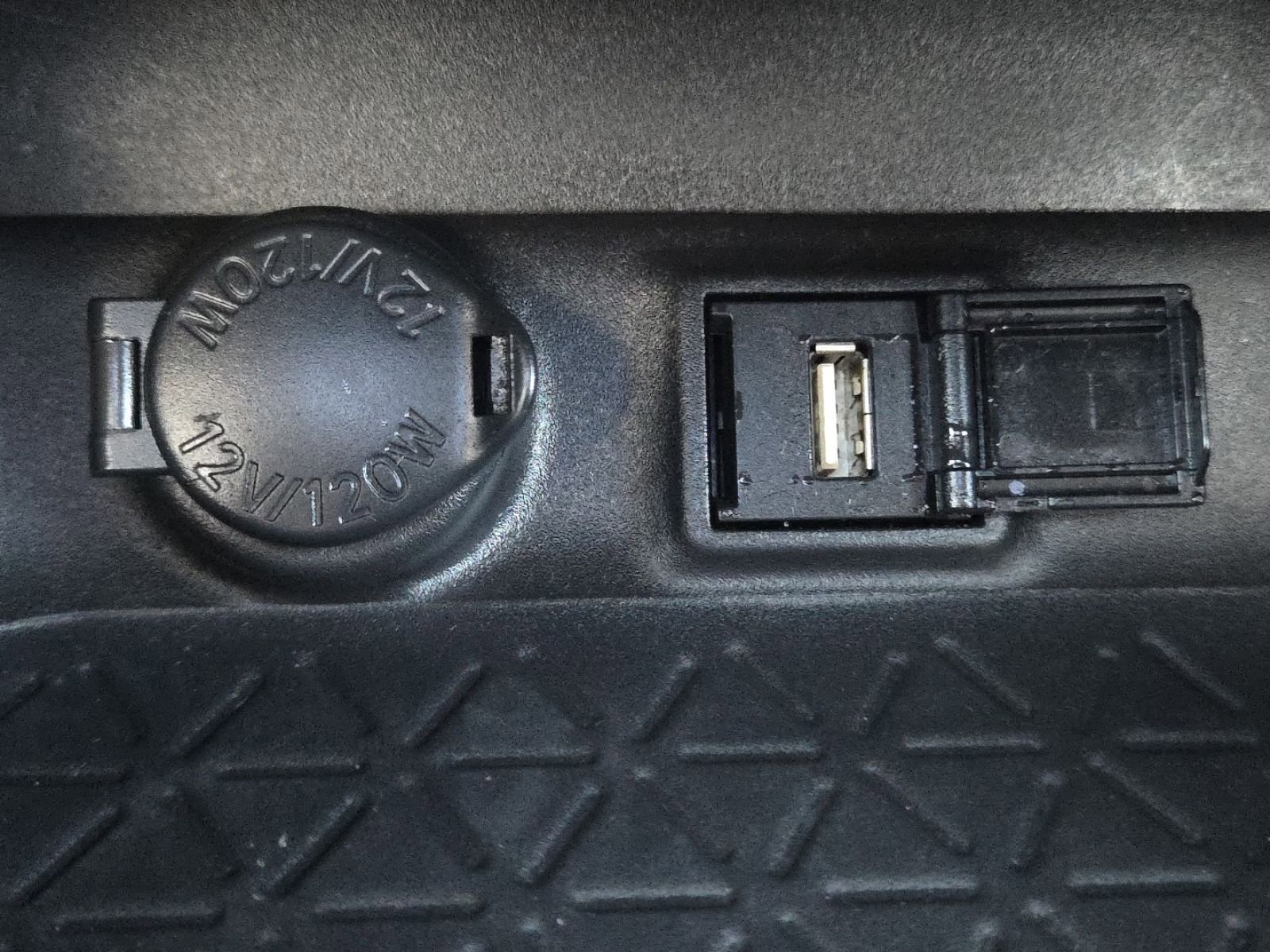 Used 2021 Toyota RAV4 XLE Premium image 33