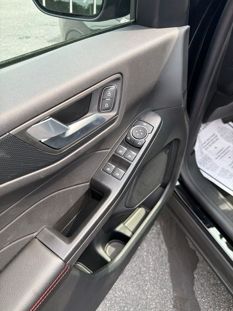 New 2025 Ford Escape ST-Line w/ Cold Weather Package FWD image 27