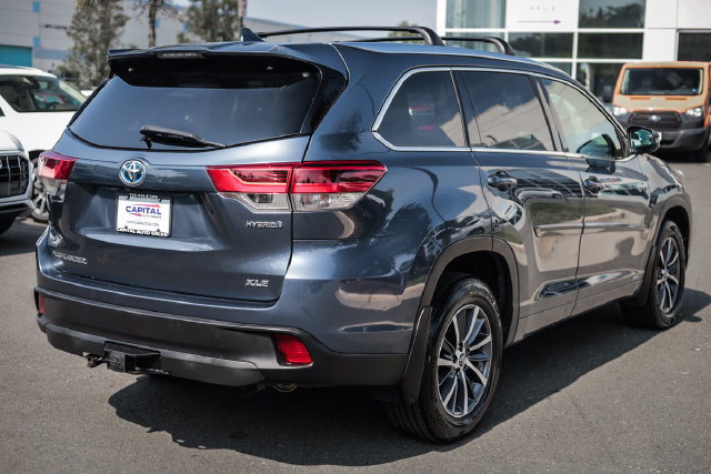 Used 2017 Toyota Highlander XLE AWD/4WD image 19