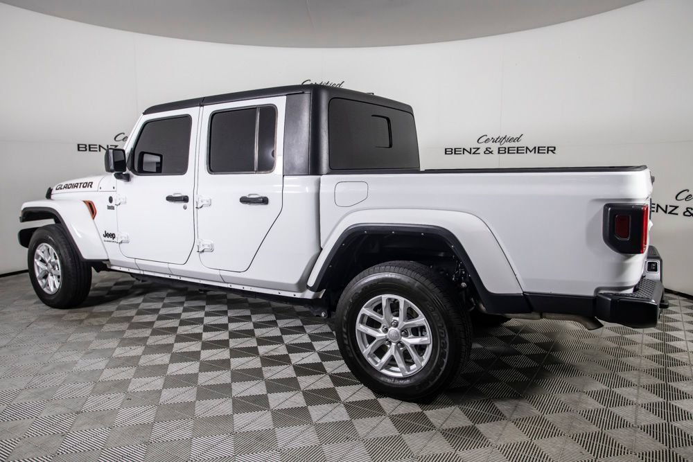 Used 2023 Jeep Gladiator Sport AWD/4WD image 7