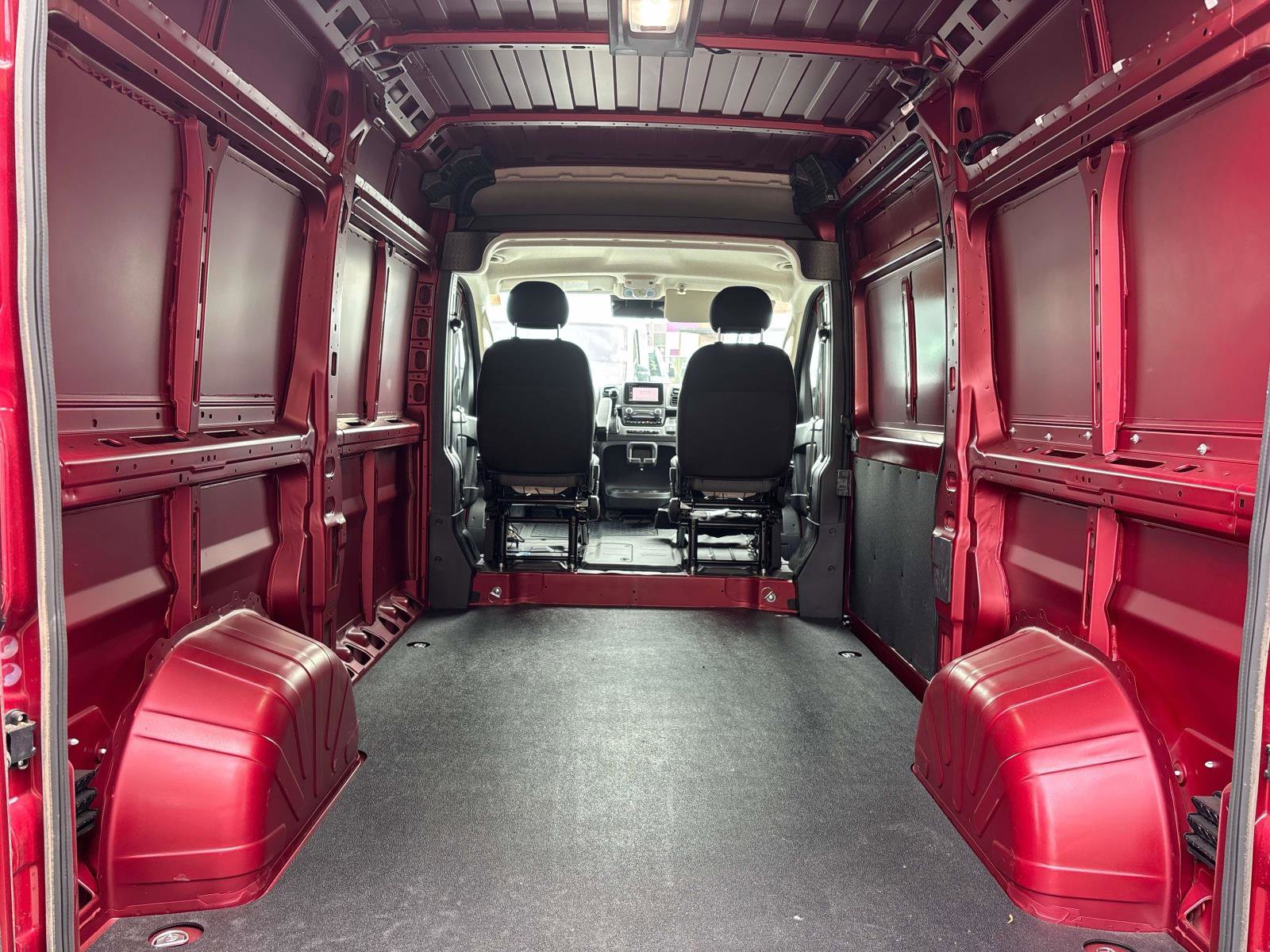 New 2025 RAM ProMaster 1500 w/ Quick Order Package 22G SLT image 4