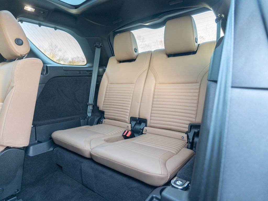 Used 2024 Land Rover Discovery Dynamic SE image 36
