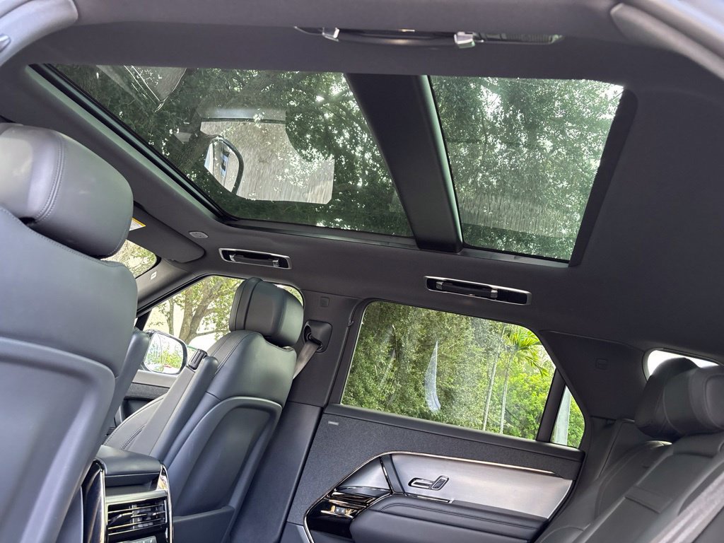 Used 2025 Land Rover Range Rover Sport SE AWD/4WD image 19