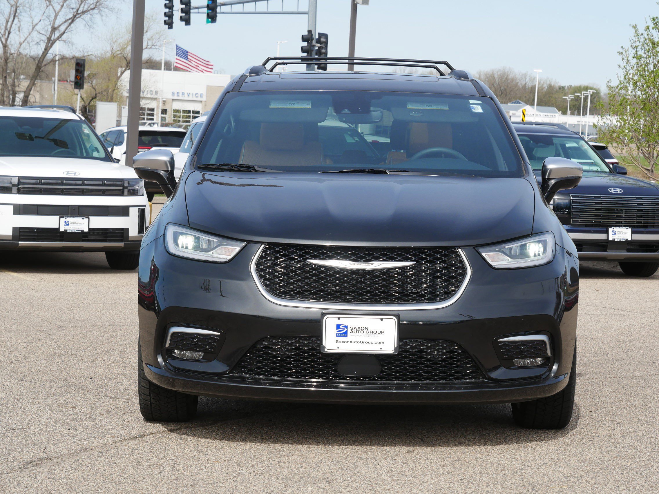 Used 2022 Chrysler Pacifica Pinnacle AWD/4WD image 3