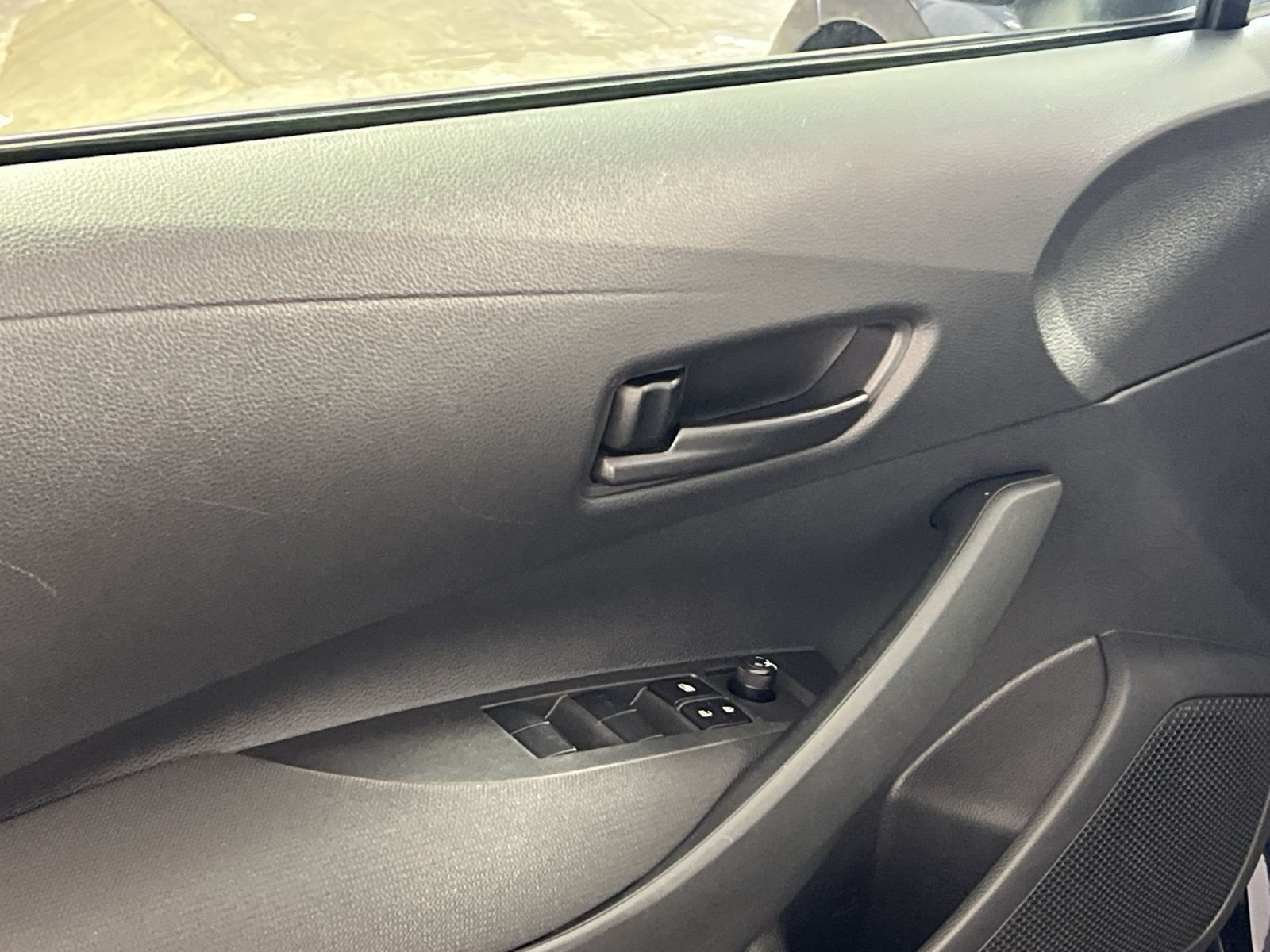 Used 2025 Toyota Corolla LE FWD image 15