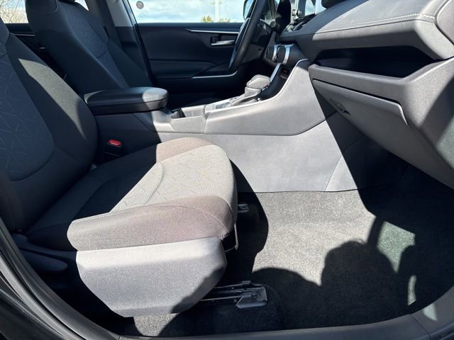 Used 2025 Toyota RAV4 XLE image 18