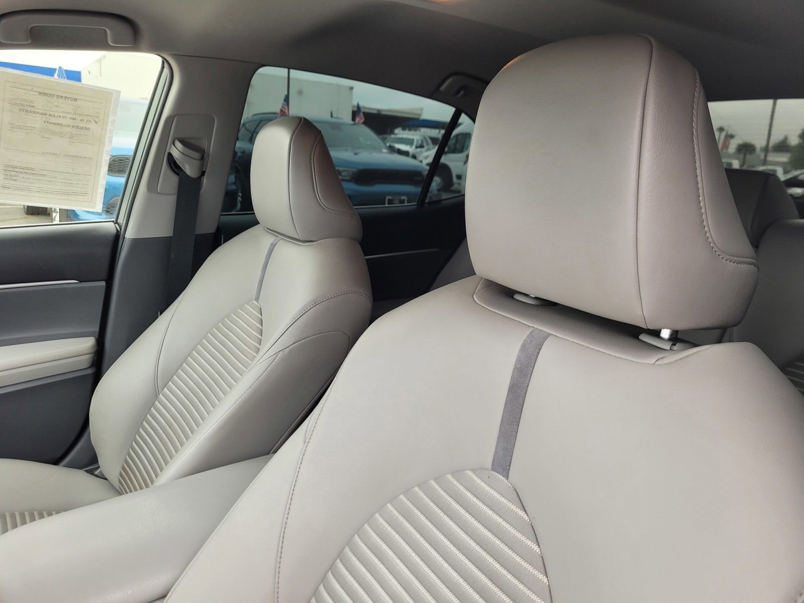 Used 2018 Toyota Camry SE FWD image 16