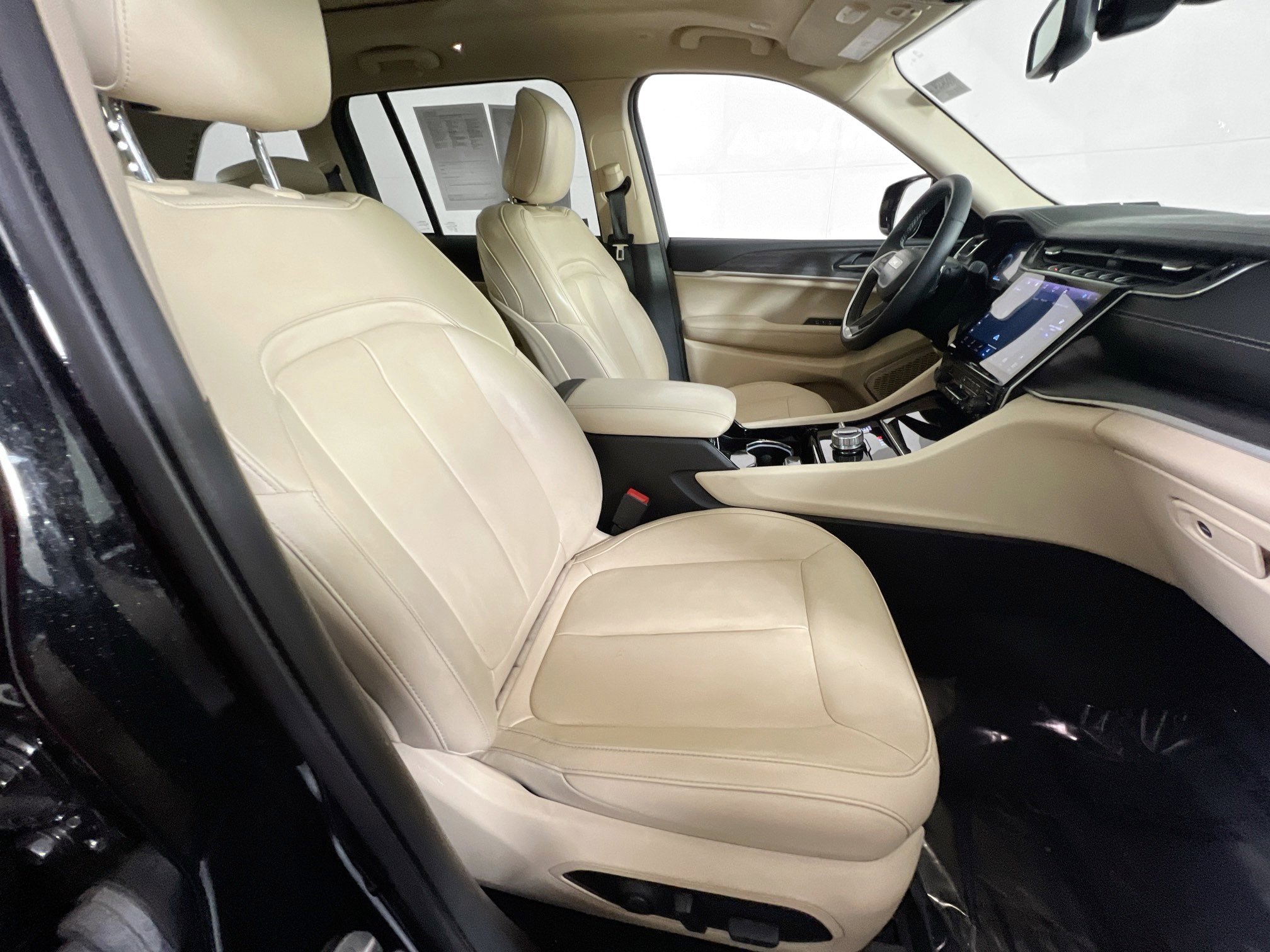 Used 2022 Jeep Grand Cherokee Limited image 29