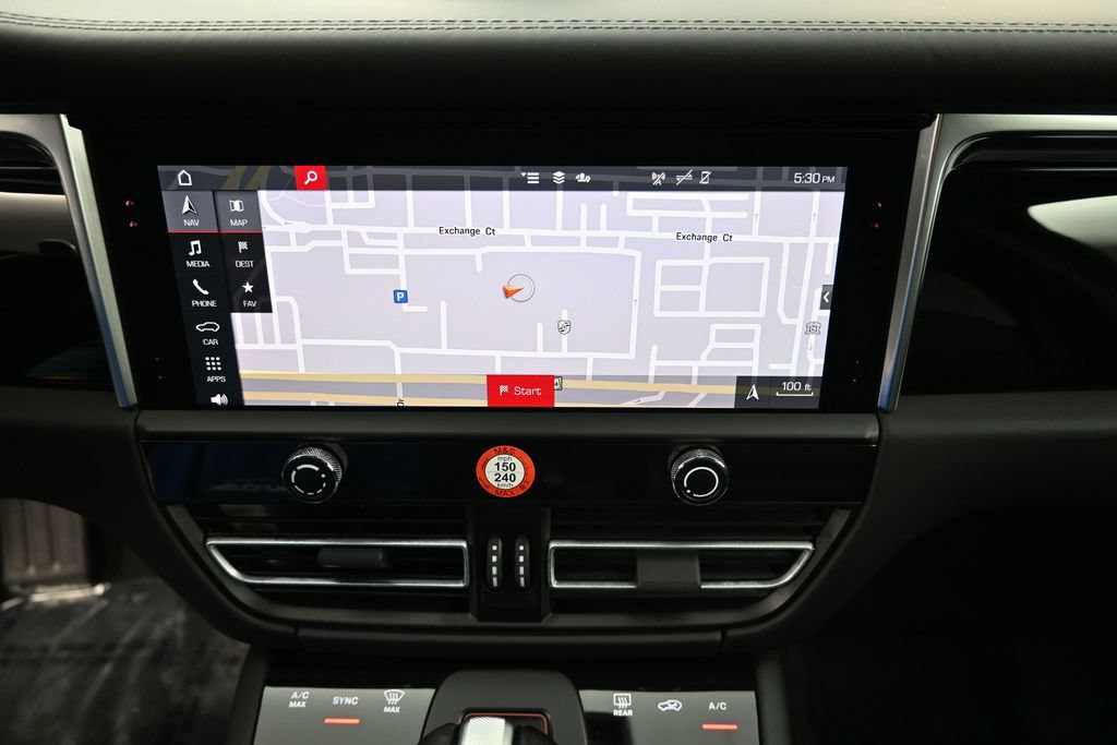 Certified 2024 Porsche Macan AWD/4WD image 20