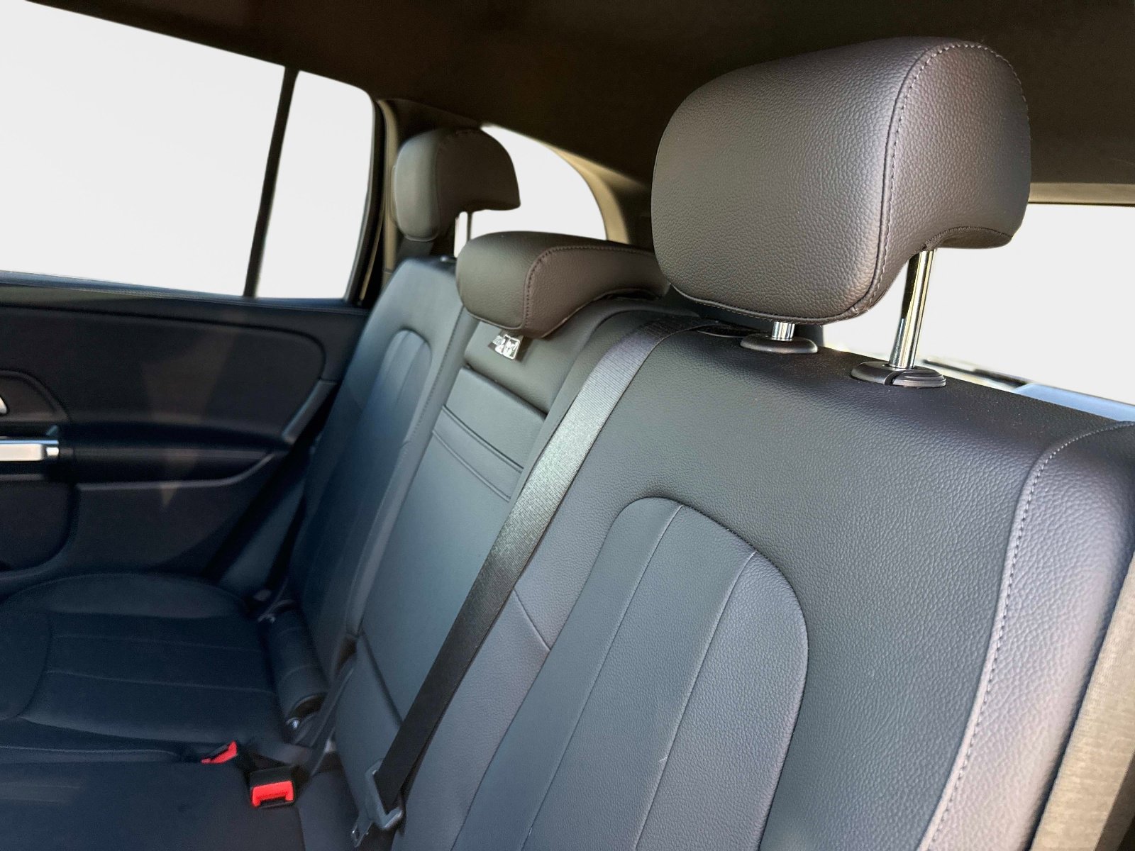 Used 2025 Mercedes-Benz GLB 250 image 15