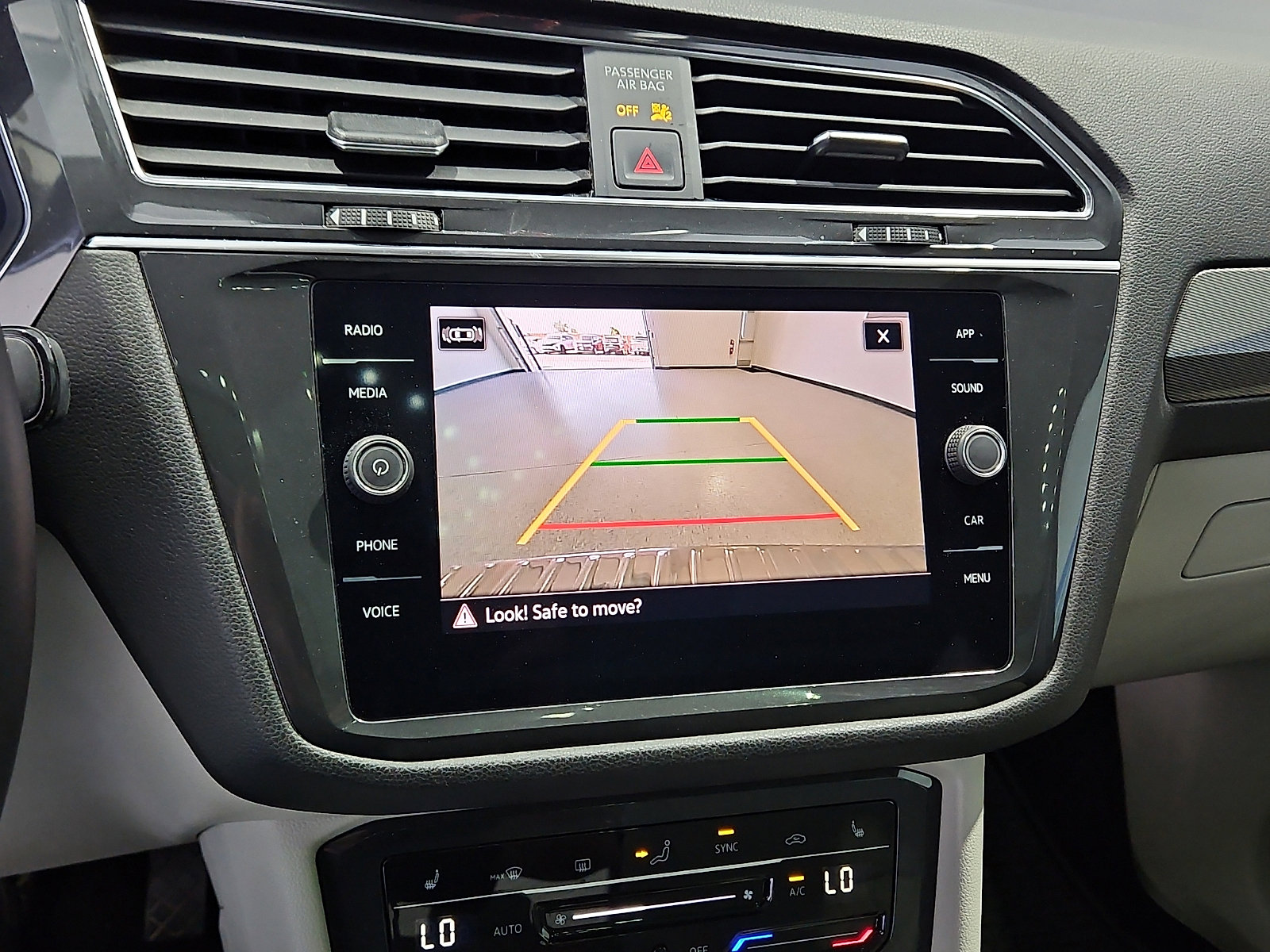 Certified 2023 Volkswagen Tiguan SE w/ Panoramic Sunroof Package FWD image 16