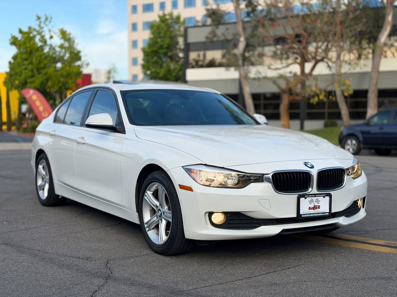Used 2014 BMW 320i Sedan RWD image 3