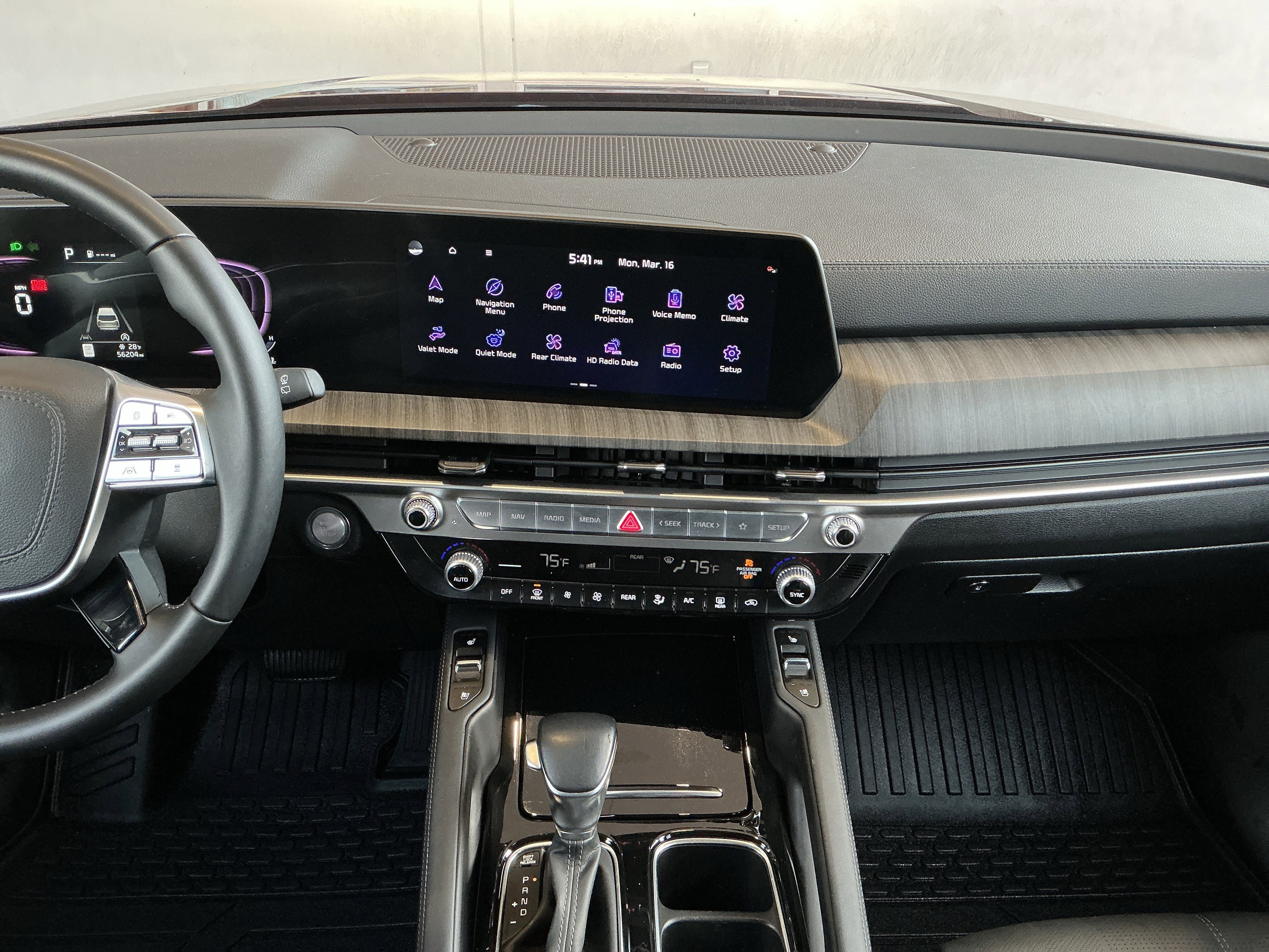 Used 2024 Kia Telluride EX w/ EX Captain's Chair Package image 9